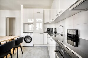 Fridge, microwave, oven, stovetop - Upscale Gundelingen 4 Room w/ W/D & Storage, nr Train Station, by Blueground (Basel)