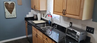 Cheshire House // Family Home, Fenced Yard, Pet Friendly, 2 mi from Mayo Clinic