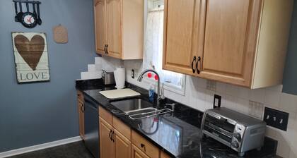 Cheshire House // Family Home, Fenced Yard, Pet Friendly, 2 mi from Mayo Clinic