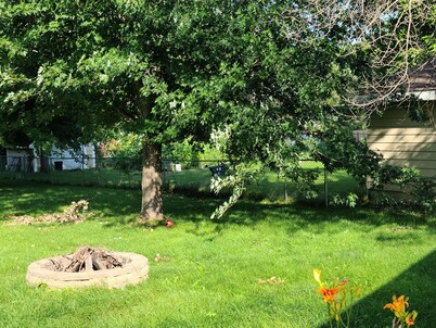 Cheshire House // Family Home, Fenced Yard, Pet Friendly, 2 mi from Mayo Clinic