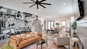 Smart TV, fireplace