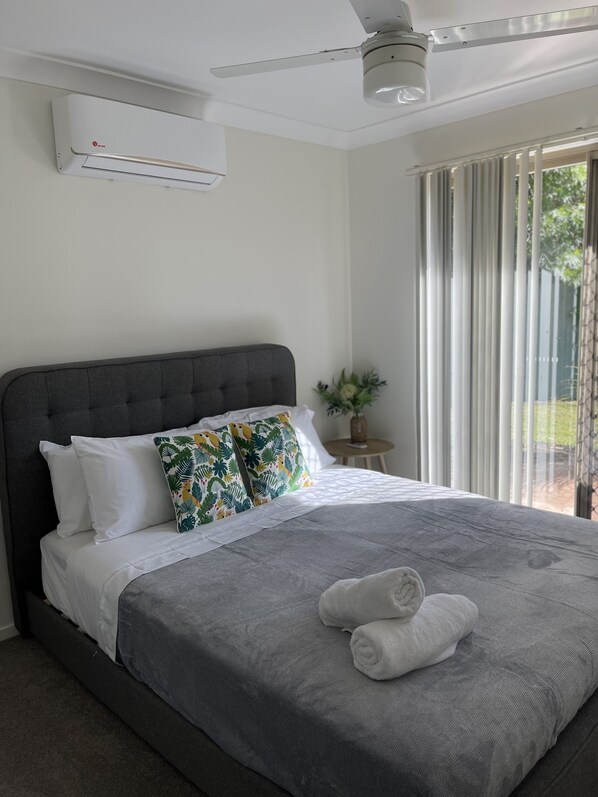 Deluxe-Haus | Bügeleisen/Bügelbrett, Bettwäsche