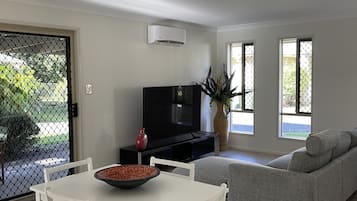 Family House | Living area | 40-inch Smart TV with digital channels, TV