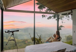 Premium bedding, down duvets, free minibar, individually decorated - Amalú Luxury View Cabins (Sierra)