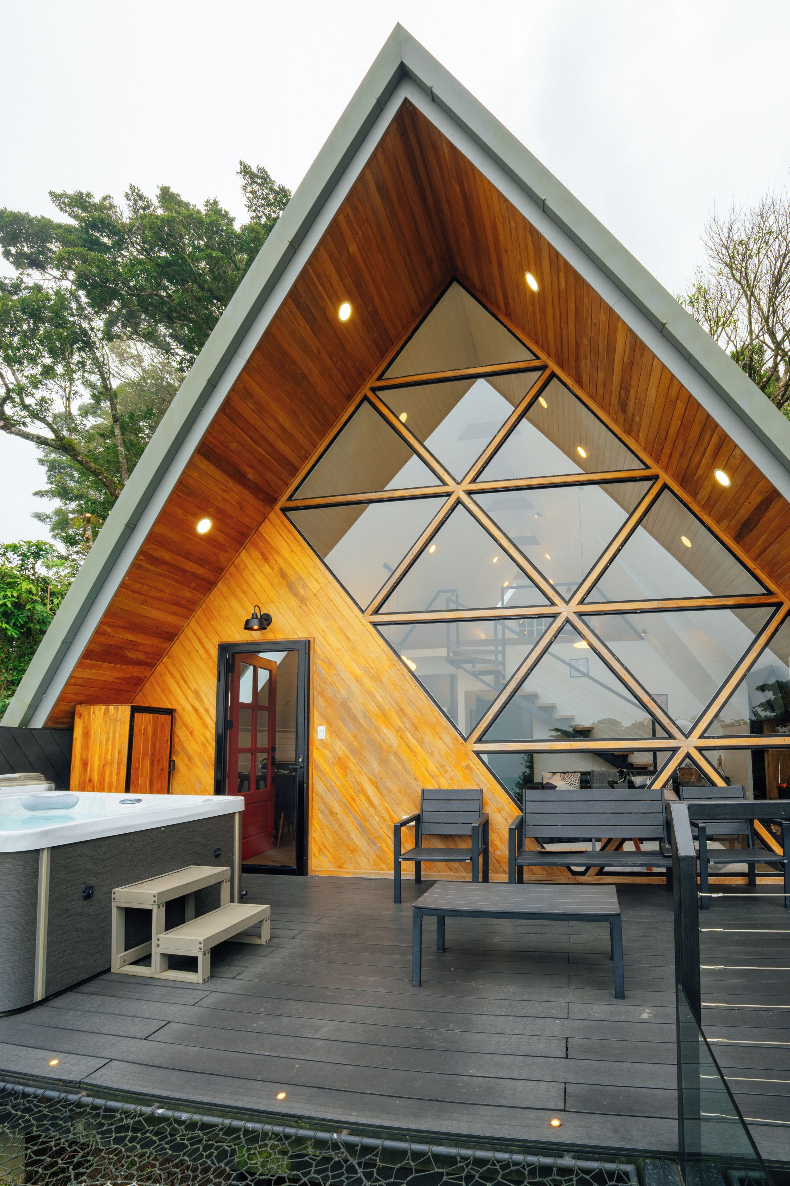 A-Frame in the Forest with Hot Tub, Fireplace and Mountain Views | Terrasse/Patio