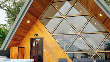 A-Frame in the Forest with Hot Tub, Fireplace and Mountain Views | Terrasse/Patio