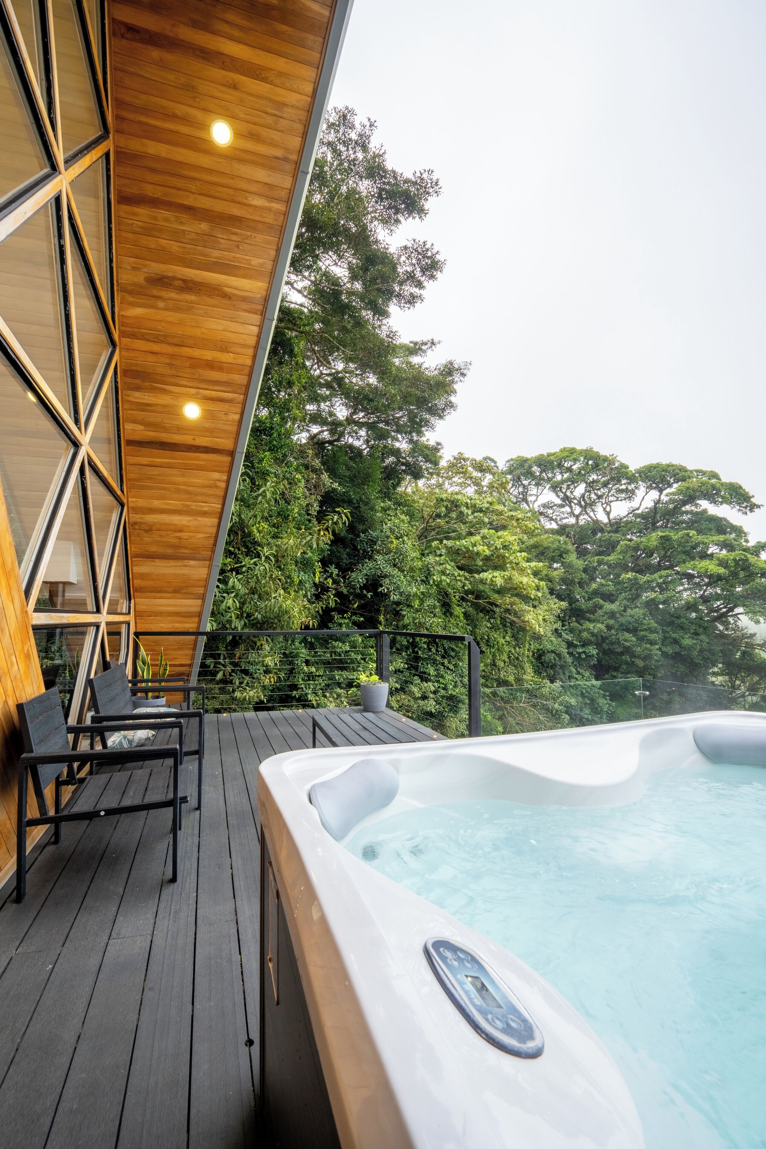 A-Frame in the Forest with Hot Tub, Fireplace and Mountain Views | Piscina estreita