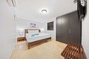 2 bedrooms, iron/ironing board, WiFi - Beautiful Palm Beach Haven ~ Pool ~ GYM ~ Rooftop! (Noord)