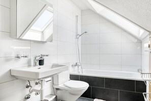 Séchoir à cheveux, serviettes fournies