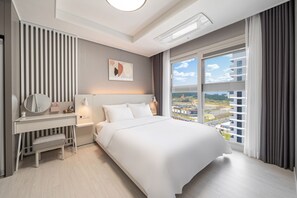 Down comforters, memory foam beds, individually decorated - Le Collective Busan Gijang (Busan)