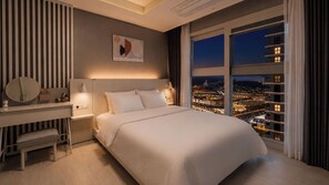 Family Two Rooms | Down comforters, memory foam beds, individually decorated - Le Collective Busan Gijang (Busan)