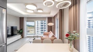 65-Zoll-Smart-TV mit Kabelempfang, Fernseher, Fußbodenheizung