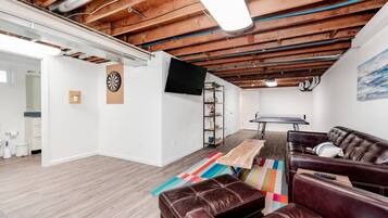 Smart TV, table tennis