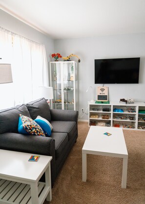 Smart TV, books - Builditplace! Kid friendly Stay, Play and Create! (Akron)