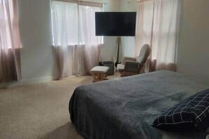 10 Schlafzimmer, Schreibtisch, Bügeleisen/Bügelbrett, kostenloses WLAN