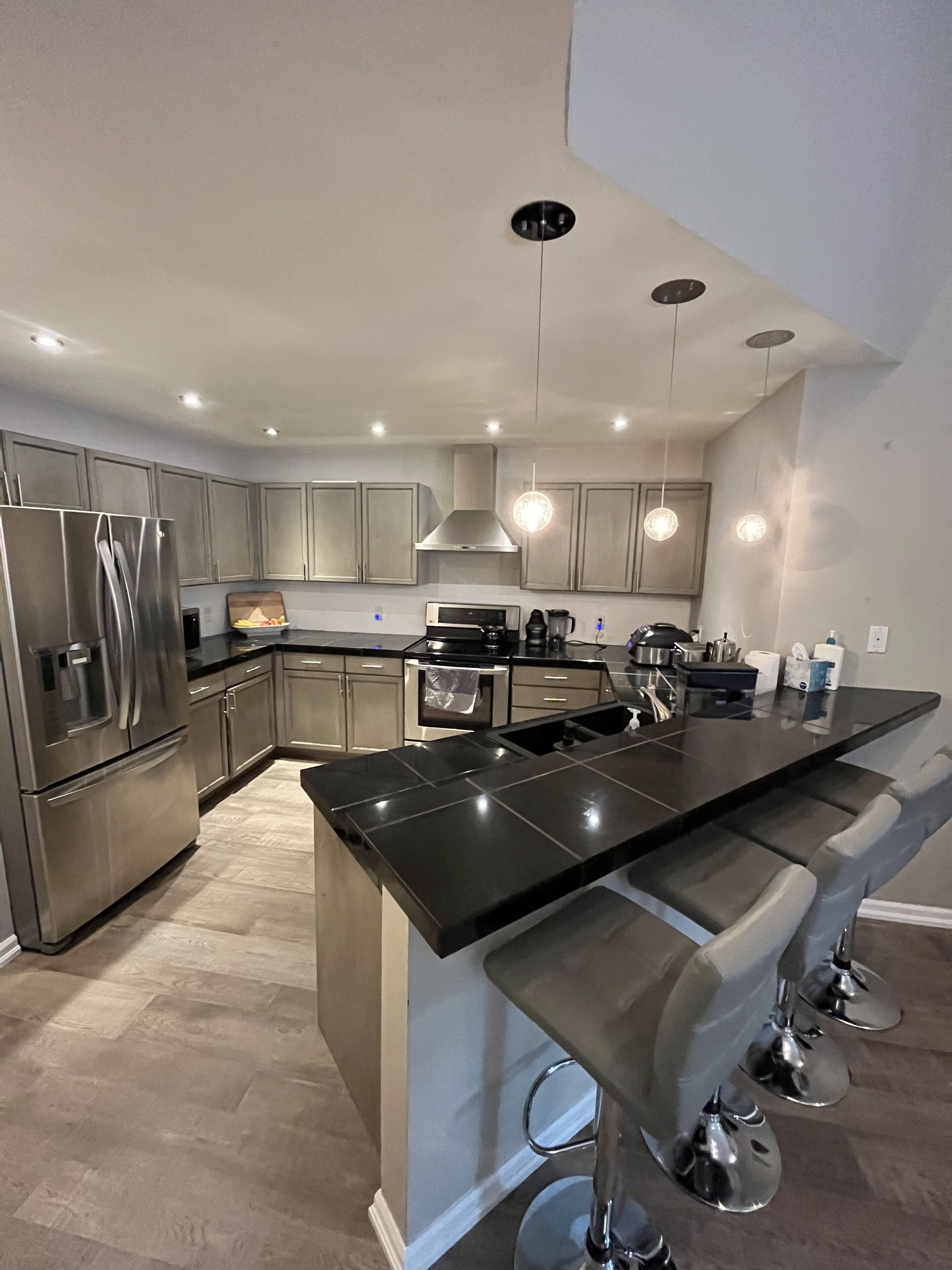 ثلاجة، ميكروويف، فرن، موقد طهي مسطح