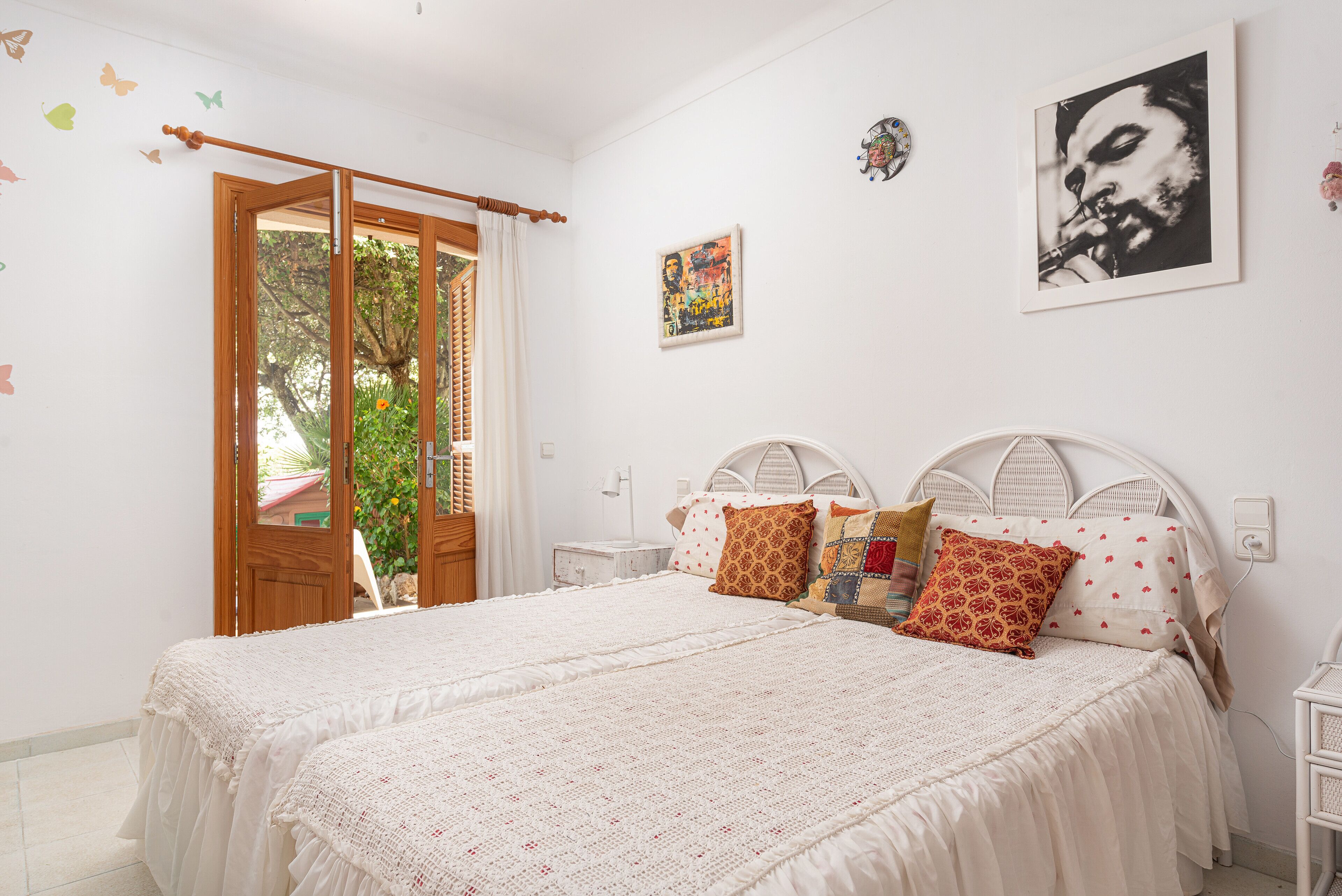 3 slaapkamers, een strijkplank/strijkijzer, gratis wifi, beddengoed