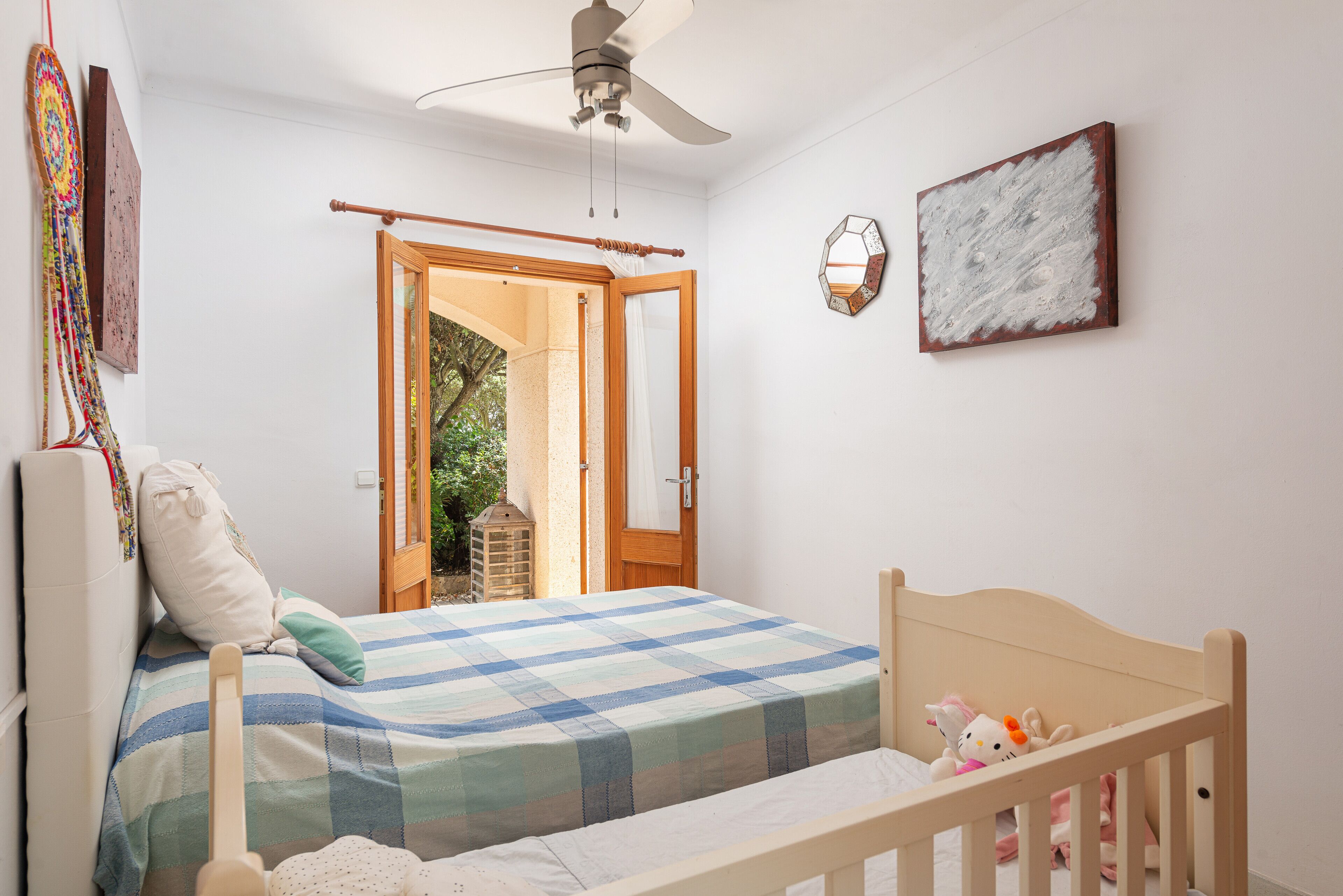 3 makuuhuonetta, silitysrauta/-lauta, ilmainen Wi-Fi, vuodevaatteet