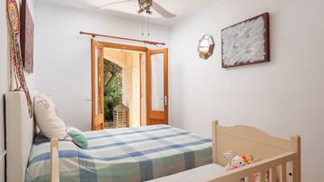 3 dormitorios, tabla de planchar con plancha, wifi gratis y ropa de cama