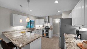 Fridge, microwave, oven, stovetop - Paradise at Kierland - SPA - Luxury Patio - Garden - Private (Scottsdale)