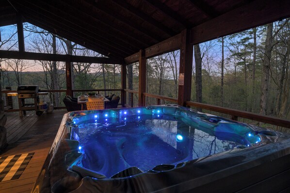 Outdoor spa tub