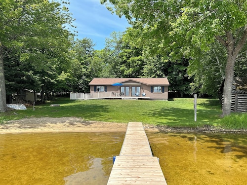 Lakefront Cottage on South Manistique Lake