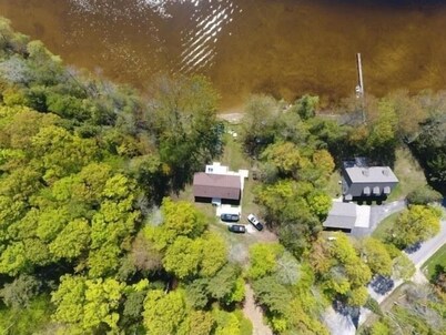 Lakefront Cottage on South Manistique Lake