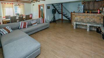 TV, fireplace, stereo