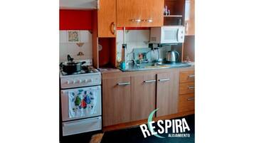 Microondas, horno, tetera/pava eléctrica, utensilios de cocina