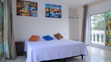 5 soverom, safe på rommet, skrivebord og strykejern/-brett