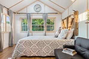 1 bedroom, bed sheets