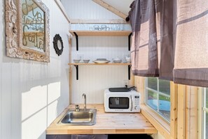 Interior - Chasing Views Tiny House (Dandridge)