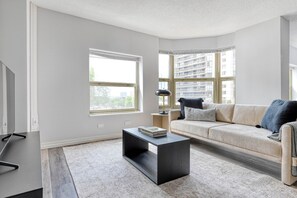 TV, stereo - Hip Gold Coast Studio w/ Deck, Gym & Lounge, 1 block to L, by Blueground (Chicago)