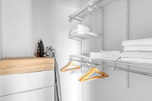 Interior - Hip Gold Coast Studio w/ Deck, Gym & Lounge, 1 block to L, by Blueground (Chicago)