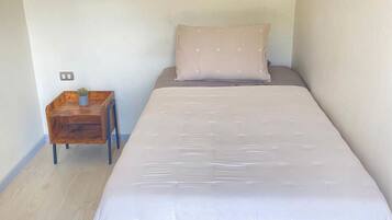 2 bedrooms, desk, free WiFi, bed sheets