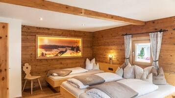 4 bedrooms, free WiFi, bed sheets