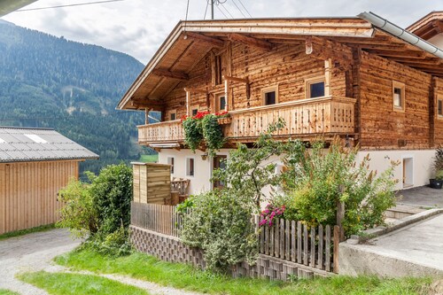 Ferienhaus Neuhaus Alm mit Bergblick, offener Terrasse und WLAN