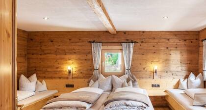 Ferienhaus Neuhaus Alm mit Bergblick, offener Terrasse und WLAN