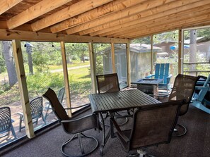 Outdoor dining - Parkmodel cabin w screened porch in campground on bike trail. (Boulder Junction)