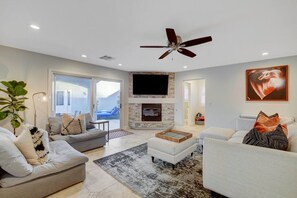 Smart TV, fireplace, table football, ping pong