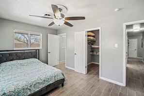 4 soverom, strykejern/-brett, reiseseng for barn og wi-fi (inkludert)