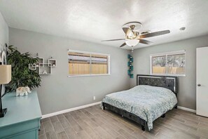 4 bedrooms, desk, iron/ironing board, travel cot