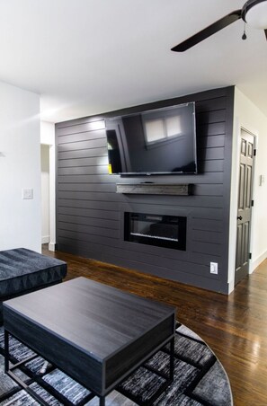Smart TV, fireplace, table tennis