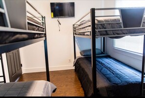 3 bedrooms, desk, iron/ironing board, free WiFi