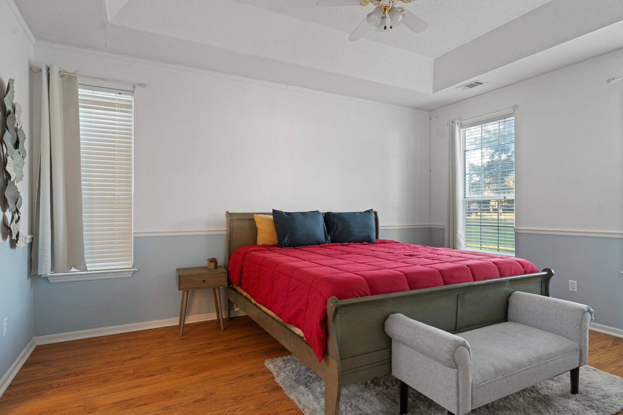 4 slaapkamers, een kluis op de kamer, een bureau