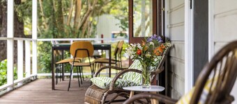 4 Bedroom Riverfront Cottage - Close to Town.