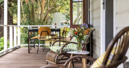 4 Bedroom Riverfront Cottage - Close to Town.