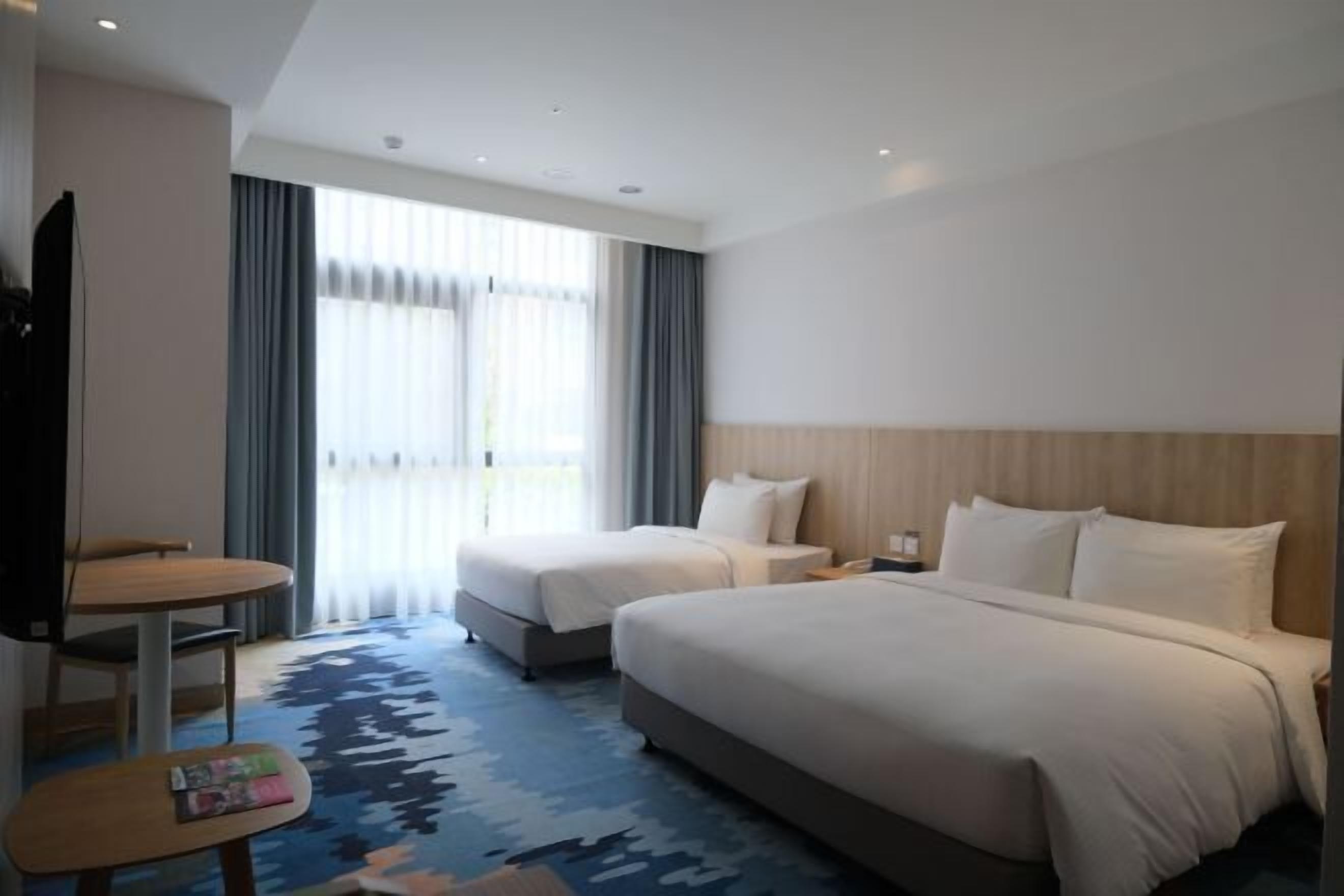 Down comforters, in-room safe, desk, laptop workspace