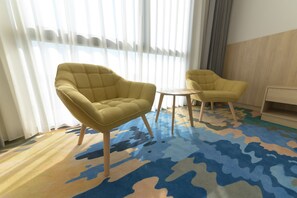 Family Quadruple Room | Living area - GOLDEN TULIP (Taichung)