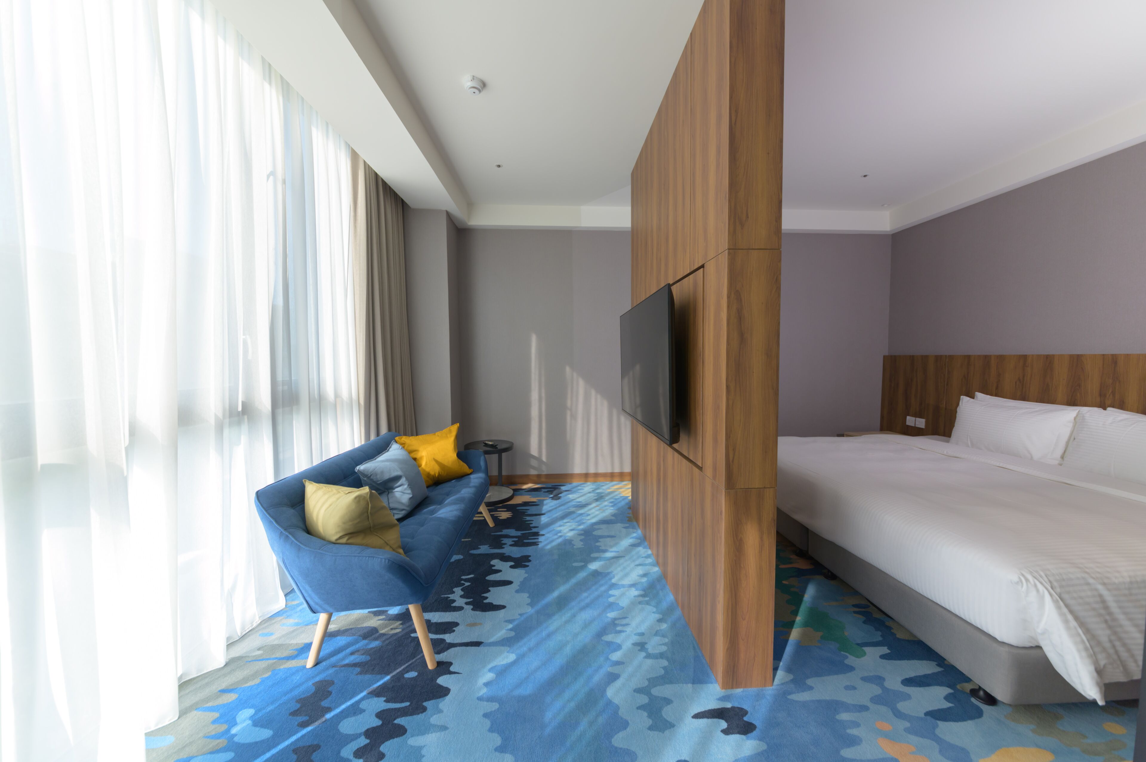 Design Double or Twin Room | Down duvets, in-room safe, desk, laptop workspace